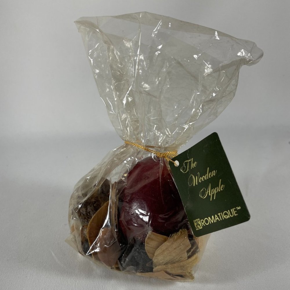 Potpourri, Wooden Apple W/nuts, berries, & tag in original bag